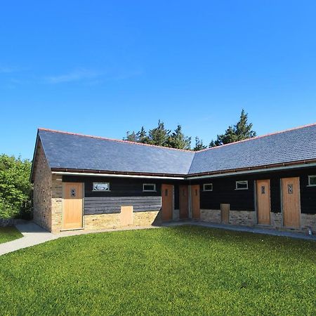 The Crown Lodges Дийл Екстериор снимка