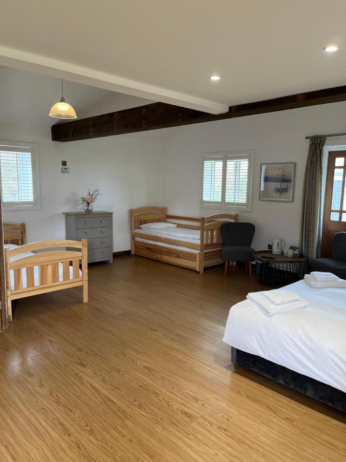 The Crown Lodges Дийл Екстериор снимка